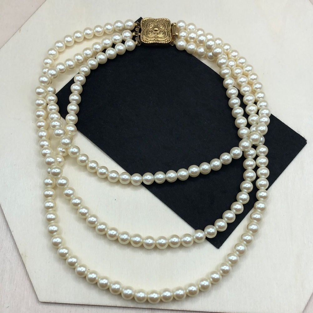 Vintage tripple 3 strand fancy clasp faux pearl formal dressy event necklace.